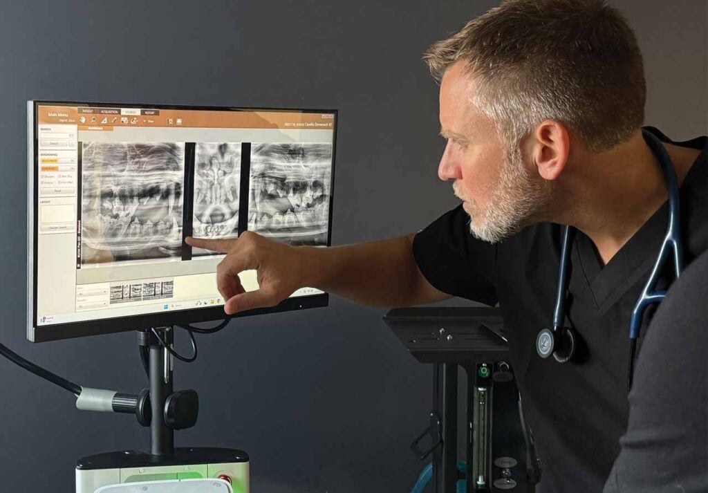 Dr Andrew Reading Xray of teeth at CHOMP pet dental
